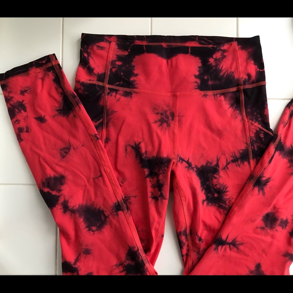 Lululemon fun colored invigorate crop